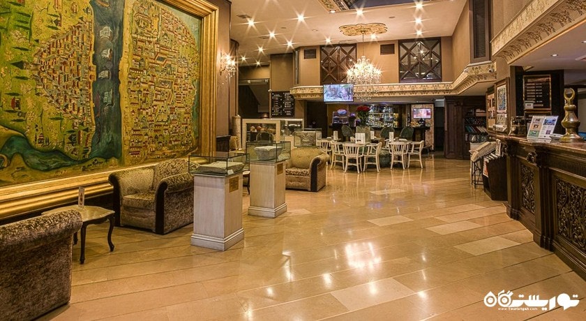 نمایی از لابی هتل آنتیک